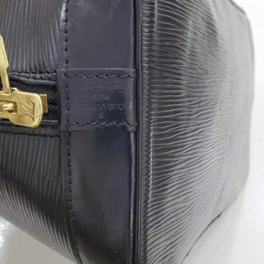 Elegant Black Leather Handbag